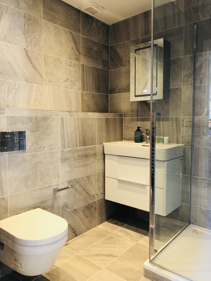 Spacious & Modern 2 Bed At Knightsbridge Appartamento